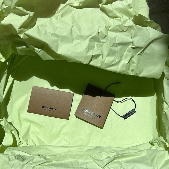 BURBERRY A:MF Larkhall M logo in Archive Beige size 42 - Picture 8 of 10